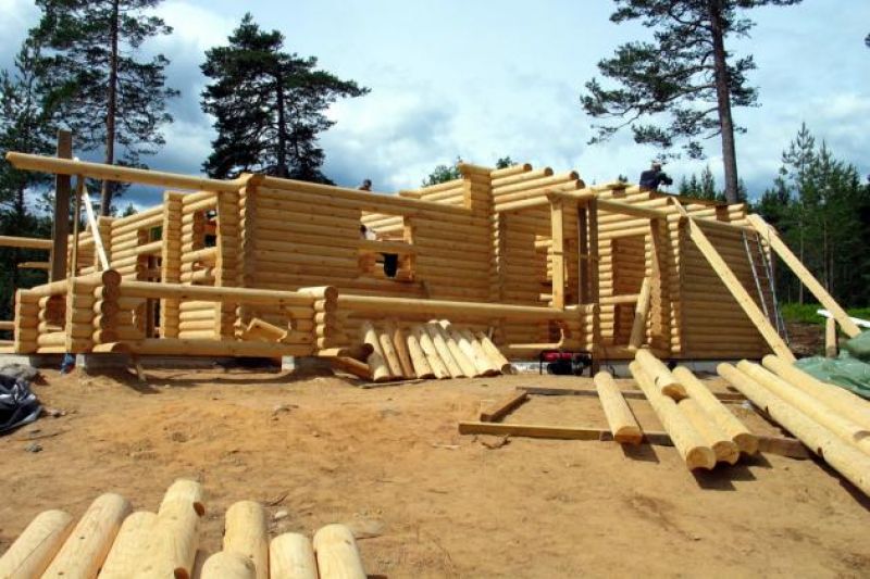 Case in legno in tronchi rotondi, in legno massiccio