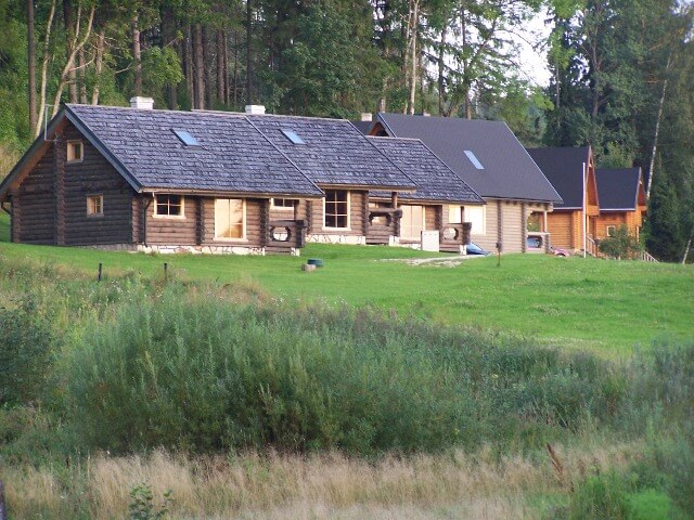 Casa in legno costruita con il legno massiccio